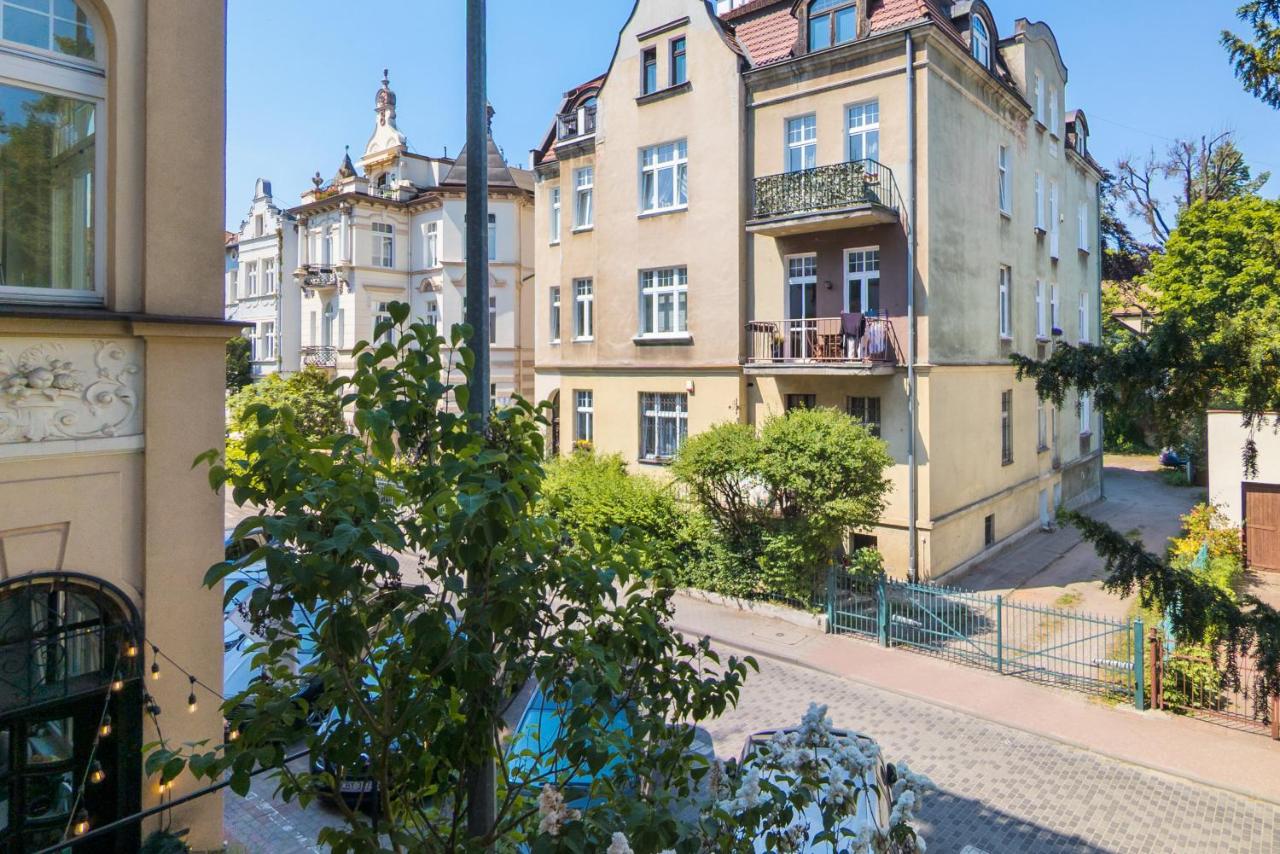 Atmospheric Apartment Near the Train Station Sopot by Noclegi Renters - B&B