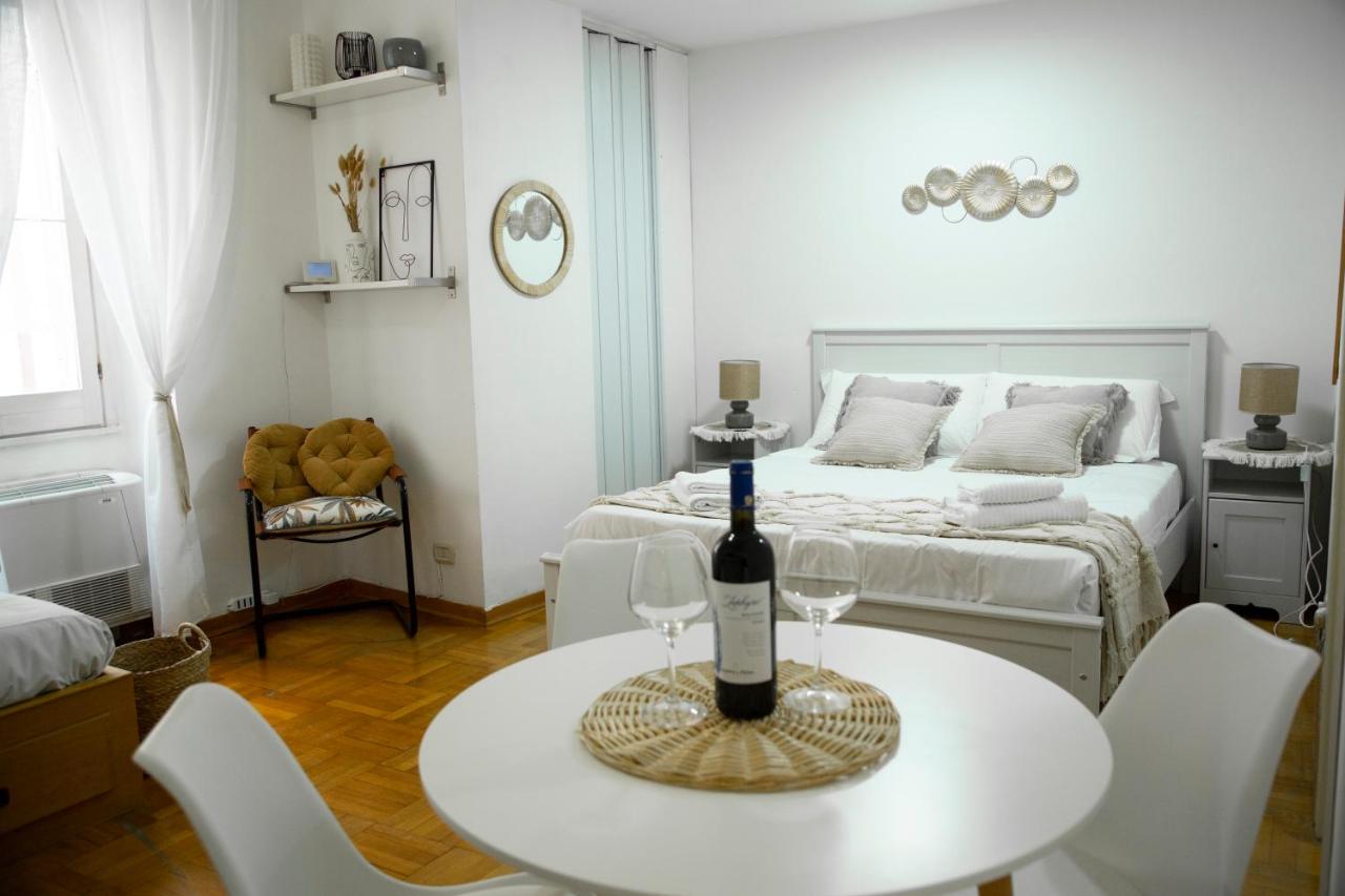 B&B Rome - Shabby Roman Studio- ai fori Imperiali - Bed and Breakfast Rome