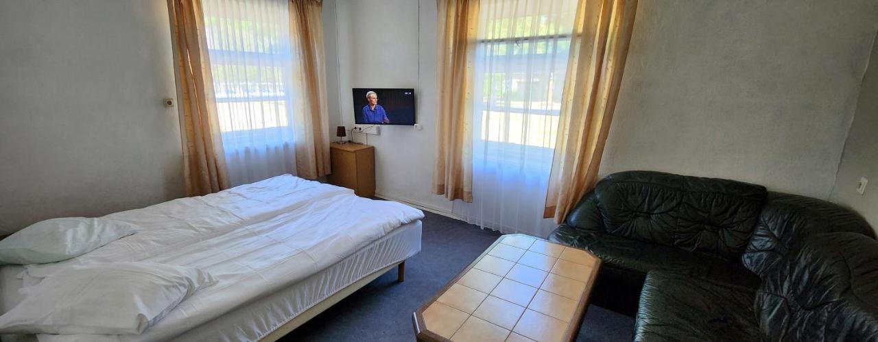 Camera Quadrupla con Bagno in Comune 