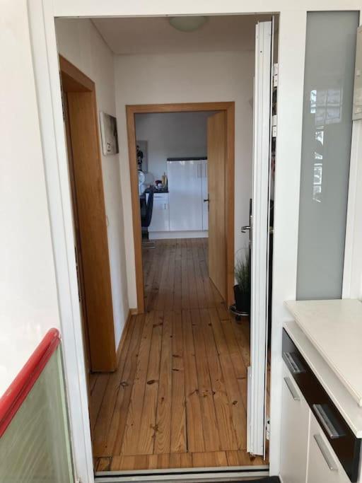 Sonnige Etagen-Wohnung, alleinige Nutzung, Wasserbett - B&B Neunkirchen