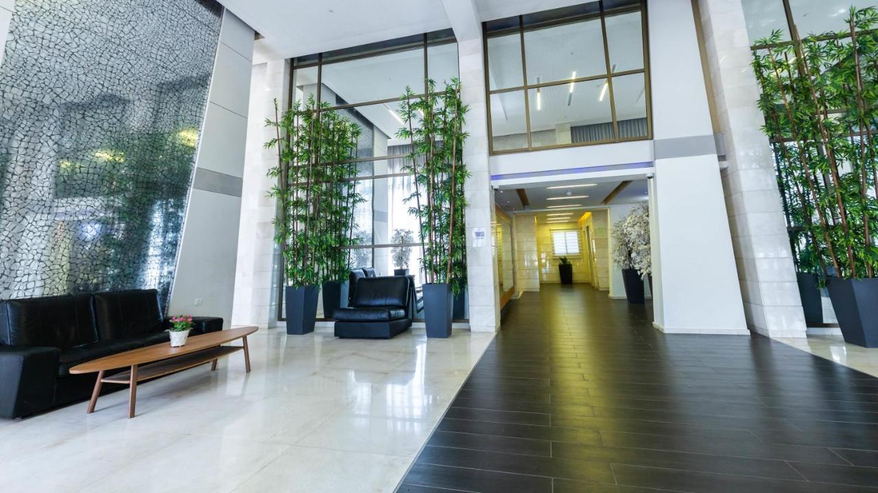 O&O Group - SeaFront Luxurious 3 BR Apartment - B&B Bat Yam