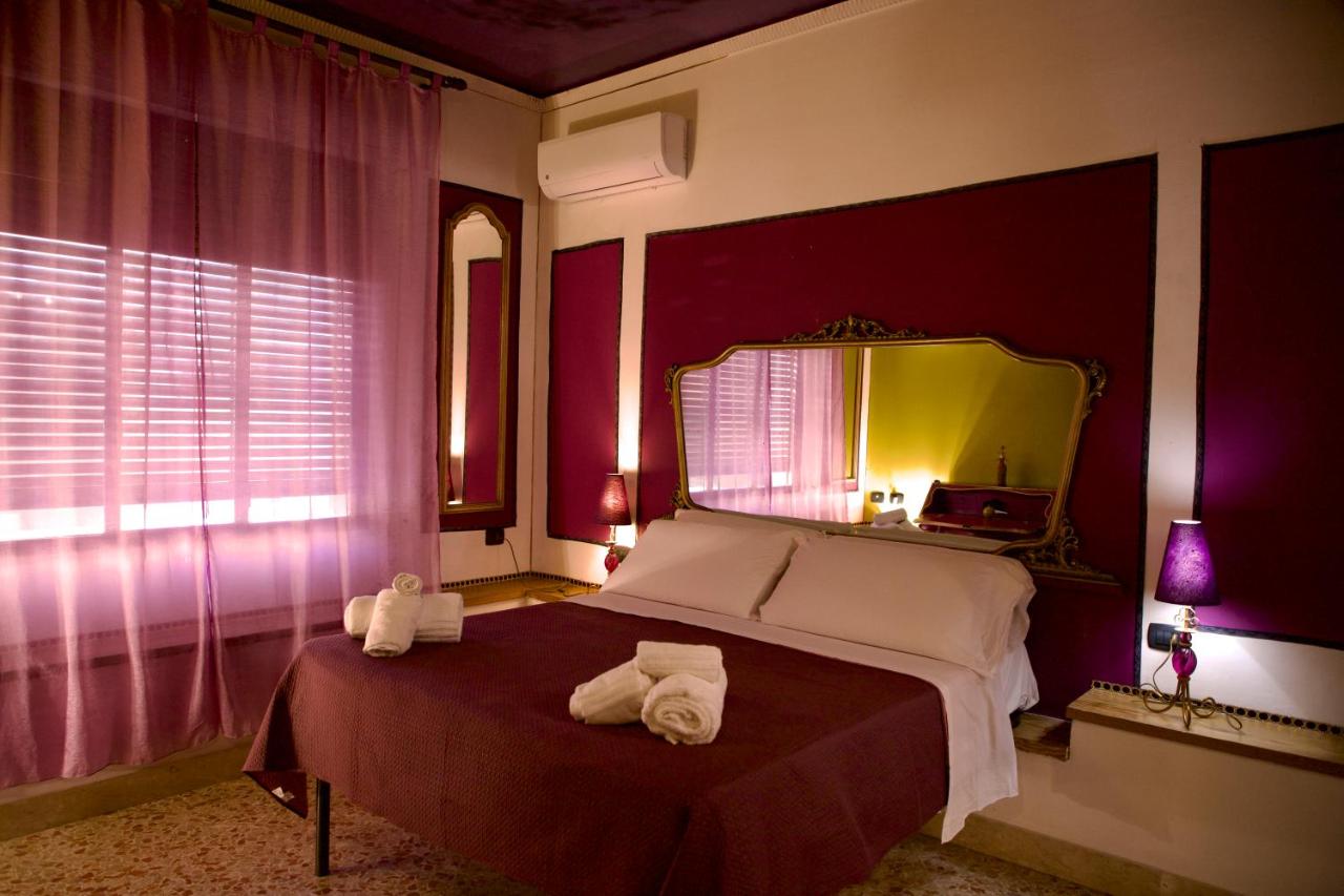 Standard Zimmer mit Kingsize-Bett