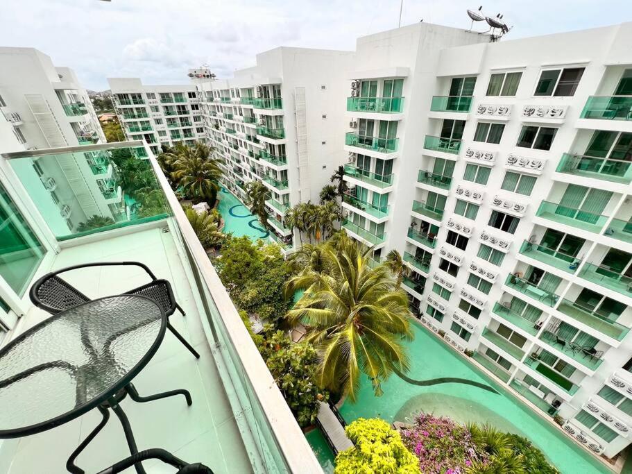 CORNER 1 Bedroom Condo in Amazon Residence - B&B