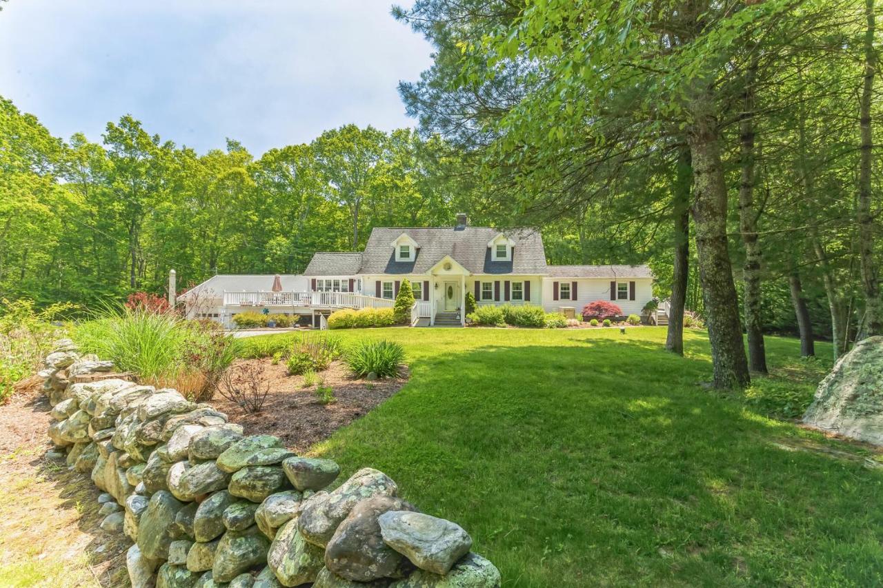 Cozy Bungalow Just Minutes from Mystic, Westerly Beaches, Boating and Casinos! bungalow - Ferienwohnung