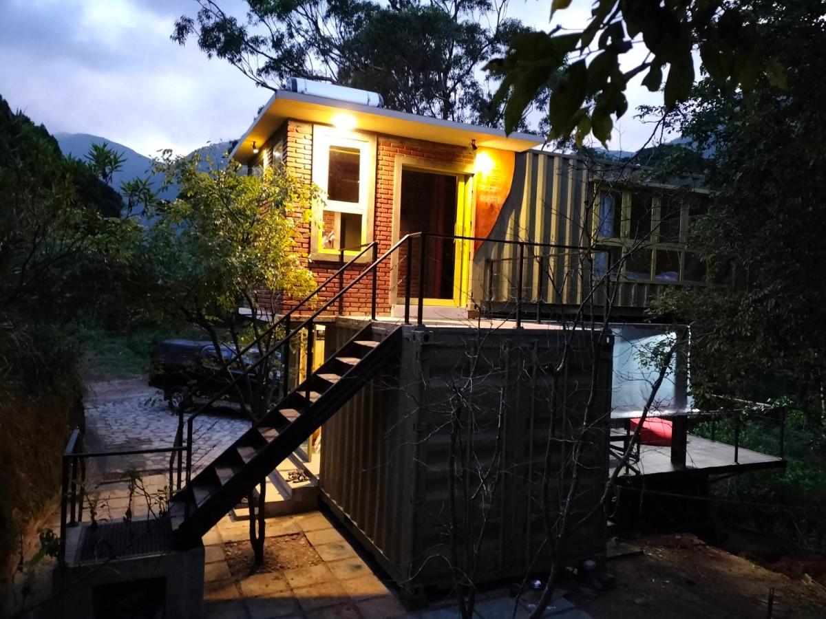 Dumbara Breeze - B&B
