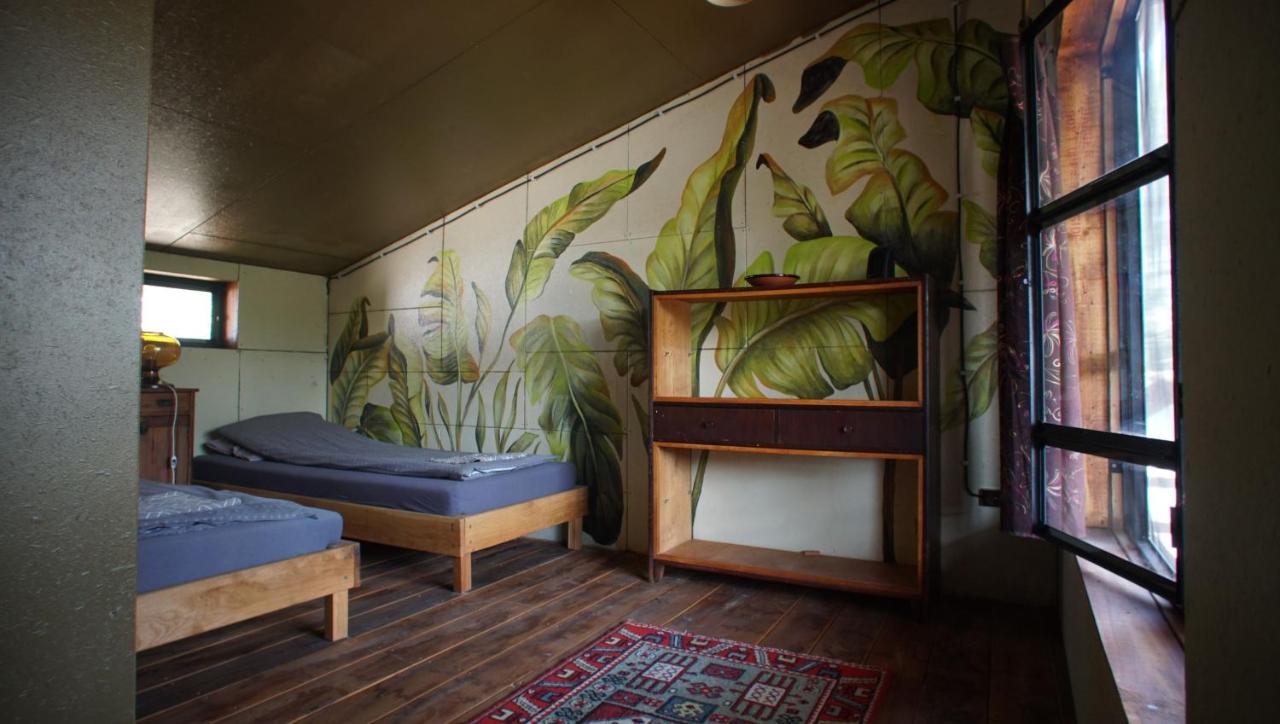 Tweepersoonskamer met 2 Aparte Bedden en Balkon