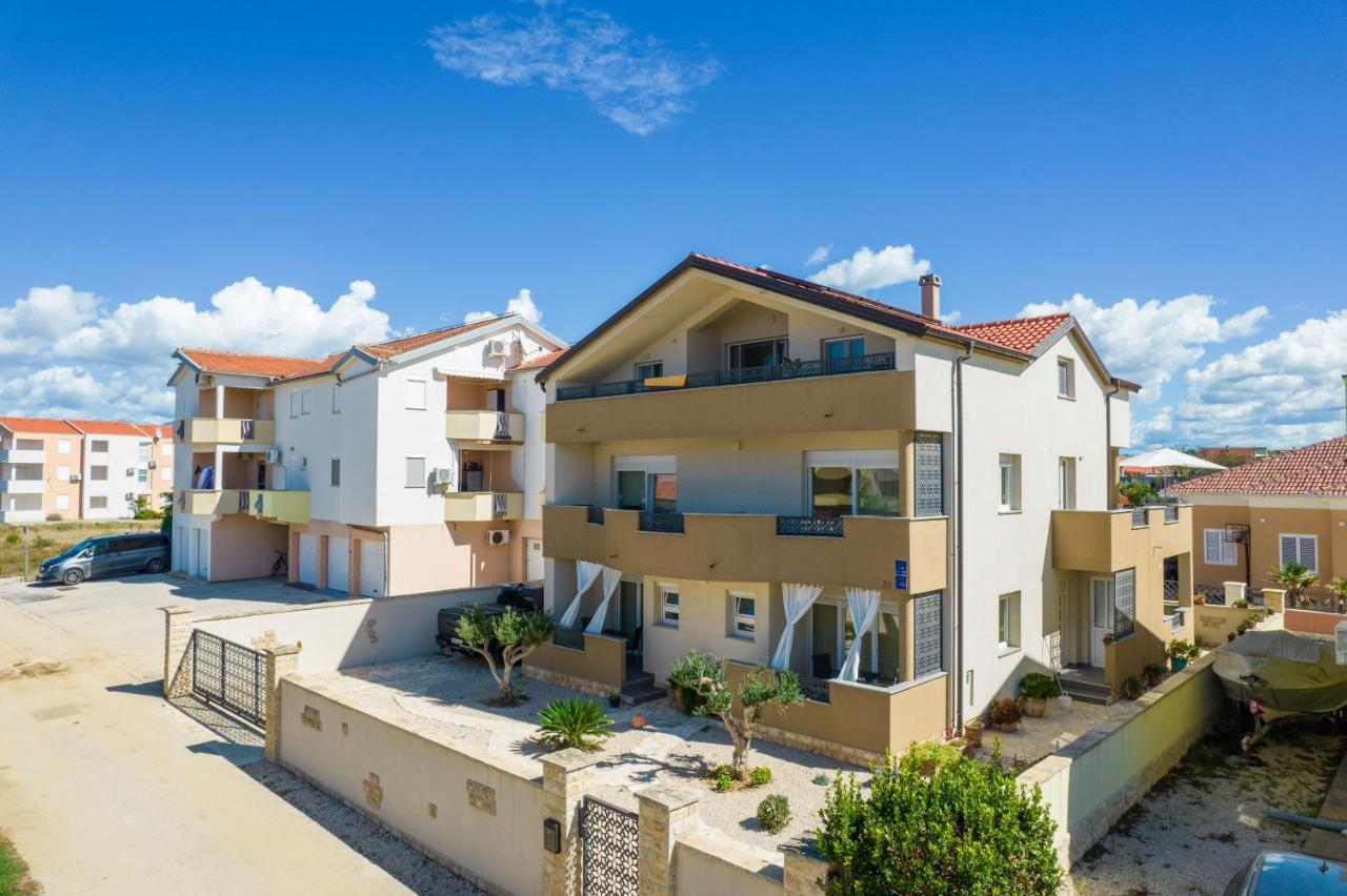 Apartments Nella - Chambres d'hôtes Privlaka