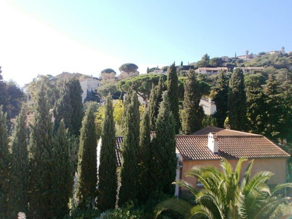 Appartement calme, 4 couchages, proche plage et commerces, terrasse exposée sud, parking privatif - FR-1-251-508 - Chambres d'hôtes Le Lavandou