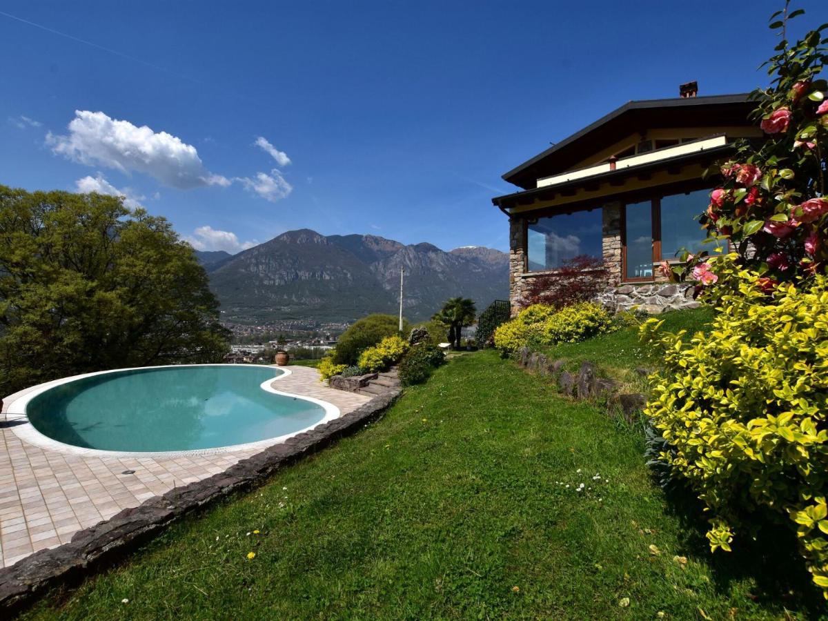 B&B Pisogne - Villa in Pisogne with pool garden and lake view - Bed and Breakfast Pisogne