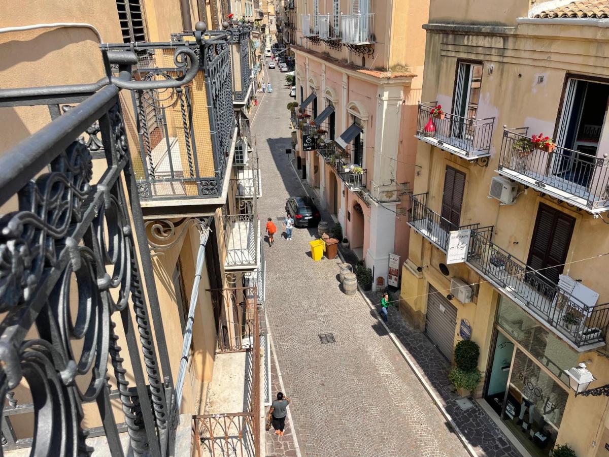 2 Apartments - Akragas Home 1 & Akragas home 2 in Center with View - B&B Agrigento