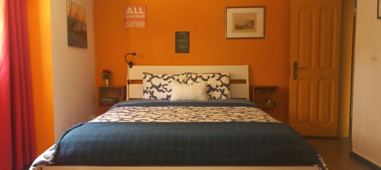 Large Double Room with Shared Bathroom