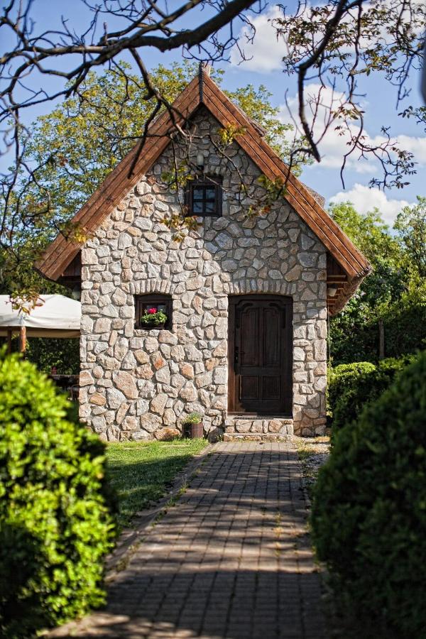 Dióliget - Zöld Dió Házikó - Chambres d’hôtes Lovasberény