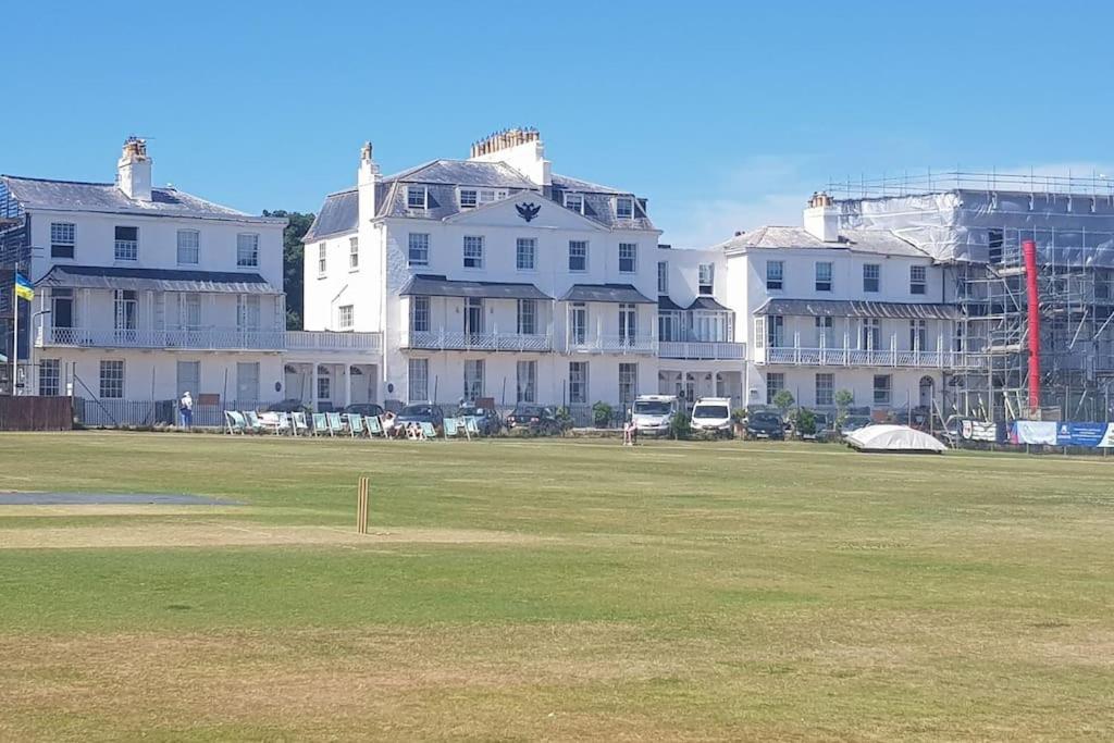 Sidmouth Fabulous 2 Bedroom balcony flat with sea views - Bed and Breakfast Sidmouth