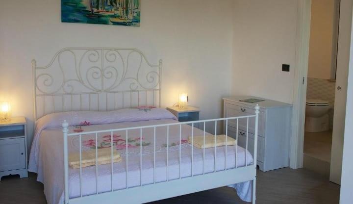 Deluxe One-Bedroom Apartment