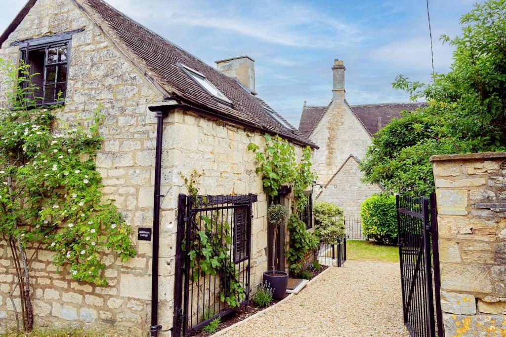 B&B Harescombe - Mill House Cottage - Star Stay on The Cotswold Way - Bed and Breakfast Harescombe