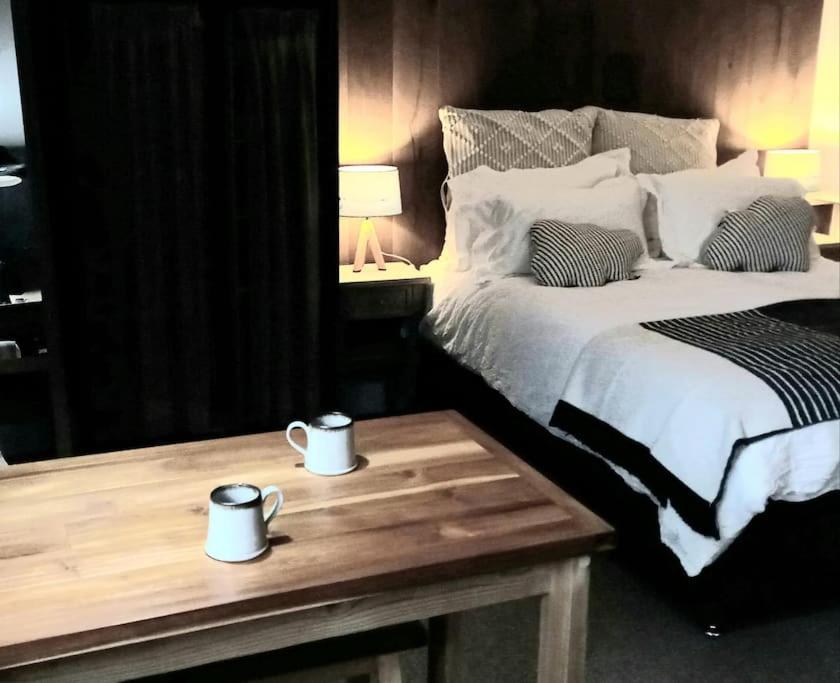 B&B Chichester - The Old Barn Annexe, cosy stay near the city, beach, South Downs & Goodwood - Bed and Breakfast Chichester