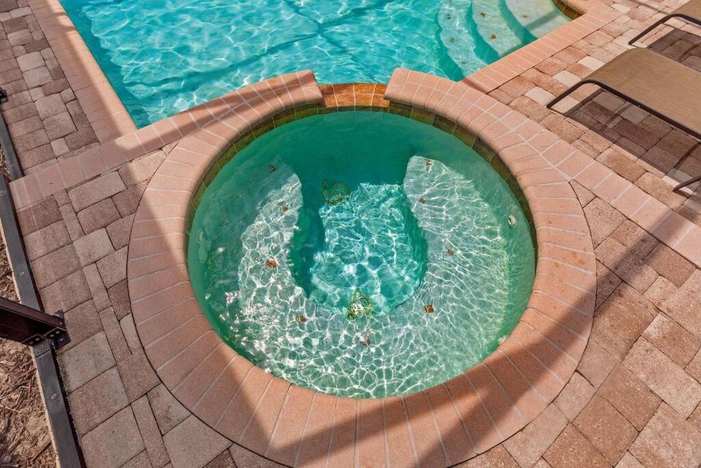 535 -Villa Belvedere, A Stunning, Spacious 5 Bed Lake View Home with Pool and Spa - B&B Davenport