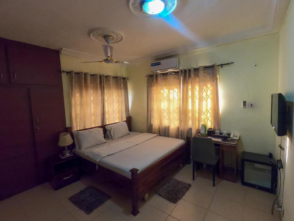 B&B Janman - Obuoba Village Guest House & Apartments - Bed and Breakfast Janman