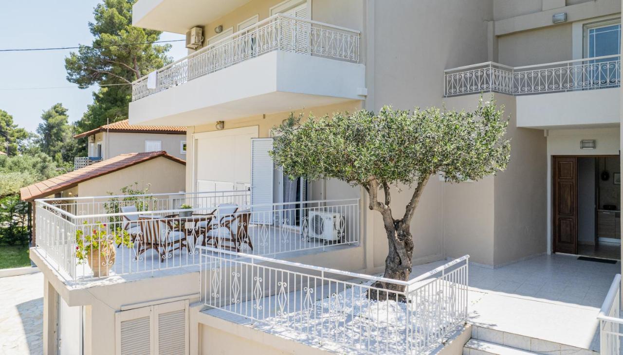 One-Bedroom Apartment with Balcony