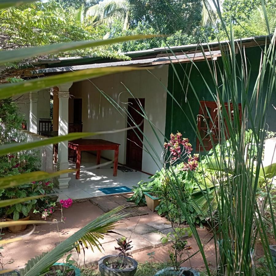 B&B Habarana - Sanjana Home Stay - Bed and Breakfast Habarana