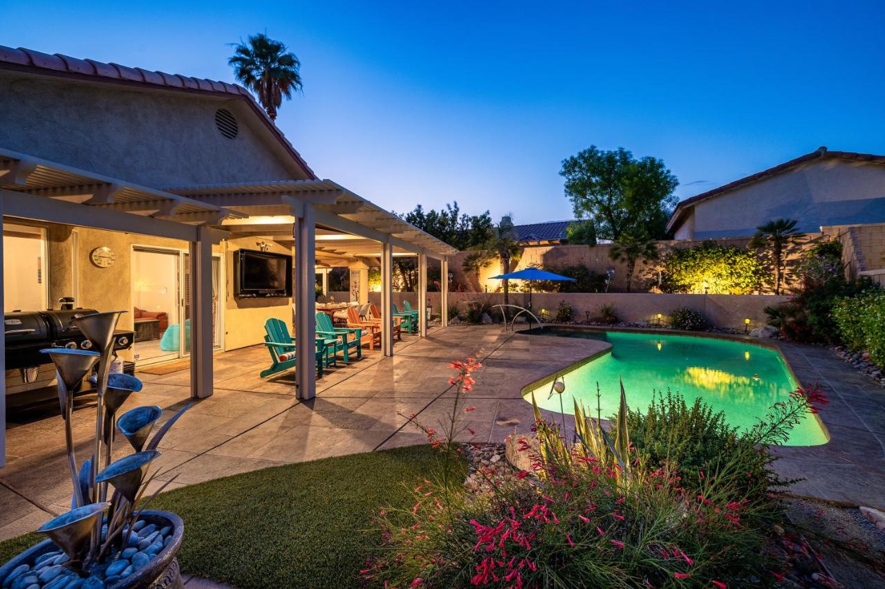 Coachella Chill: Luxury 4BR/4King Paradise Retreat - B&B Indio