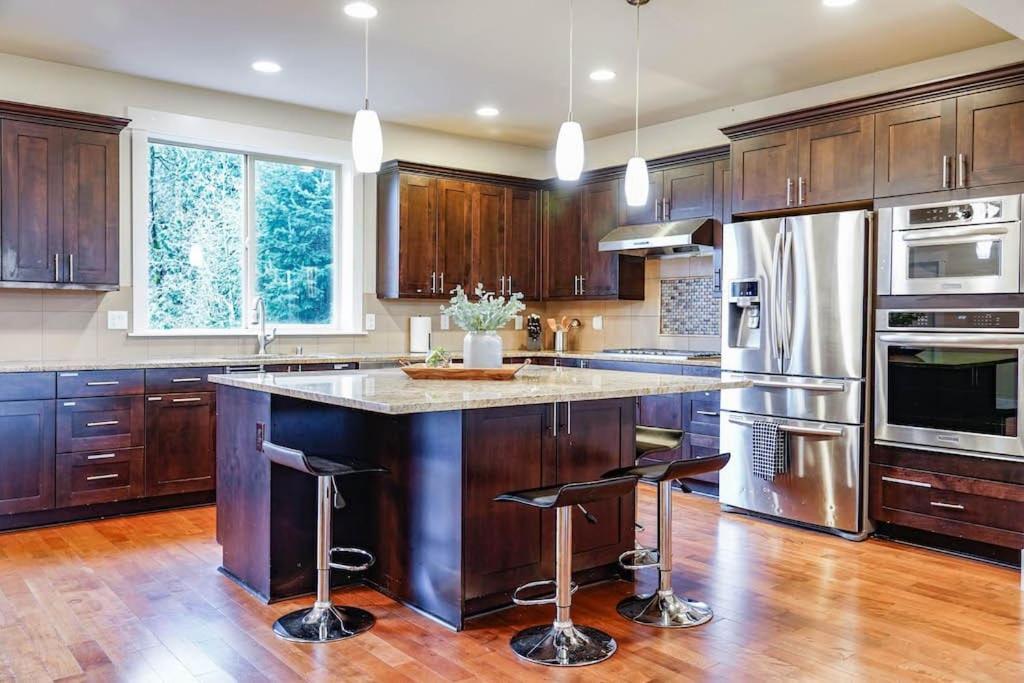 B&B Issaquah - Issaquah's spacious pet-friendly home near I90 - Bed and Breakfast Issaquah