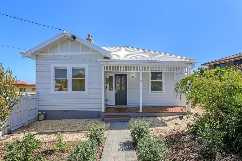 B&B Warrnambool - White Sand Cottage - Bed and Breakfast Warrnambool