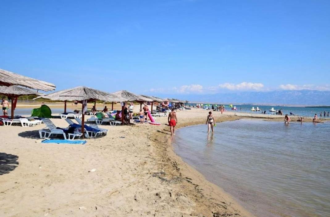 Palm Tree apartment 1 - Bed and Breakfast Nin