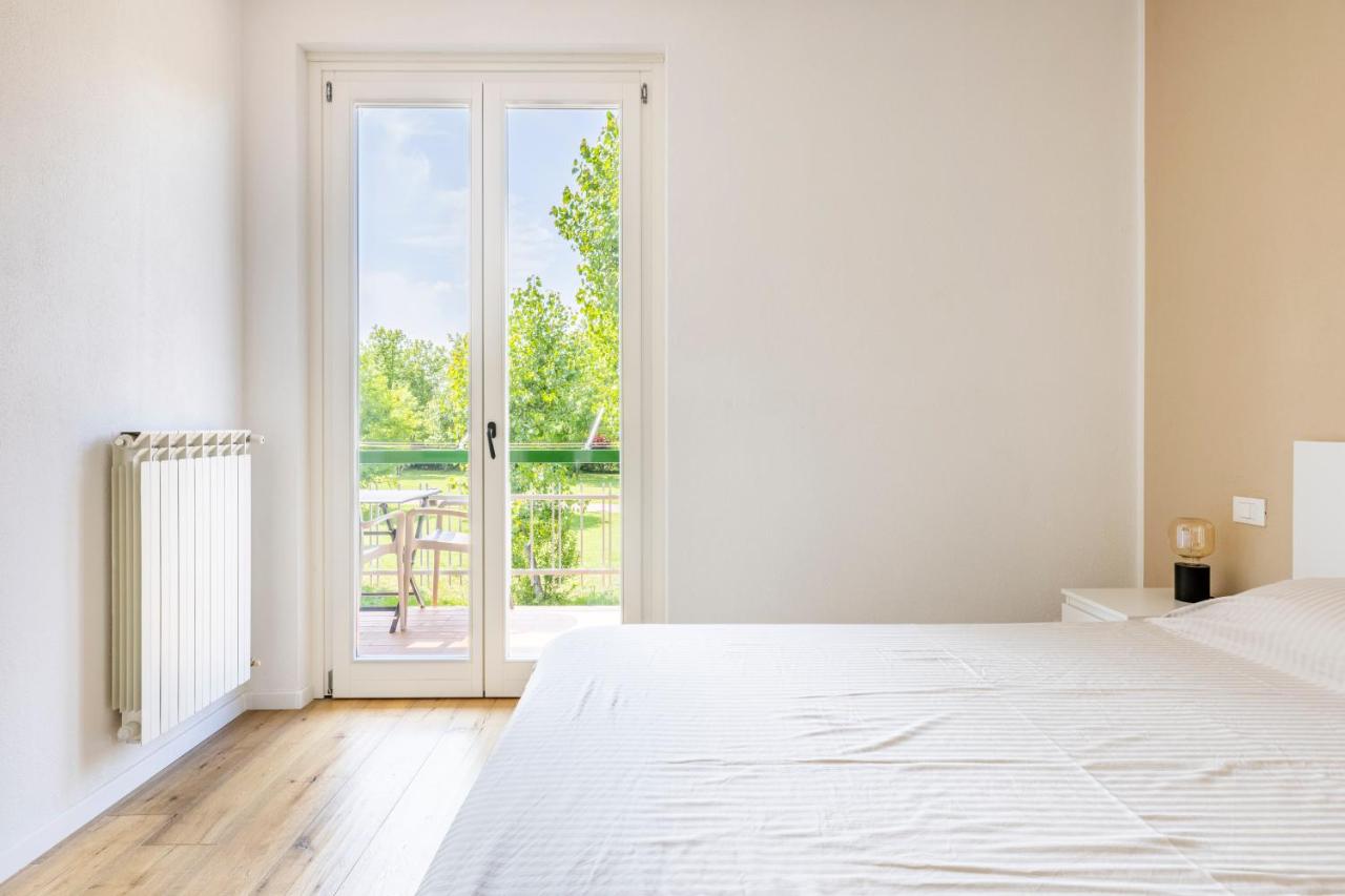 Trendy Aparment with garage right by the lake - Bed and Breakfast Sirmione