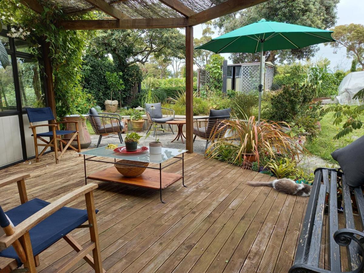 Birds Eyes Te Awanga - B&B