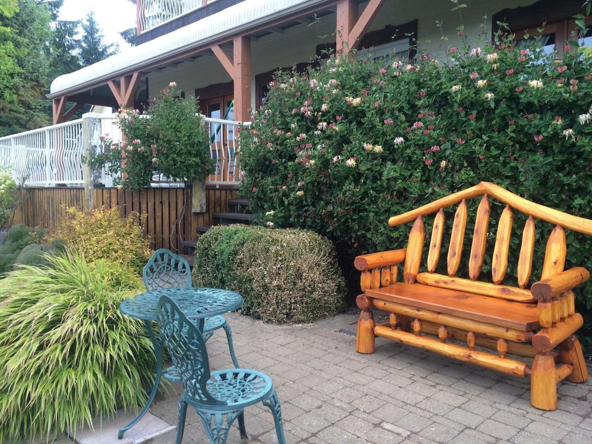 B&B Sooke - Acre By The Sea Guest Suite - Bed and Breakfast Sooke