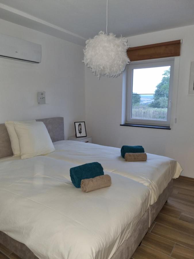 Zweibettzimmer mit Gartenblick
