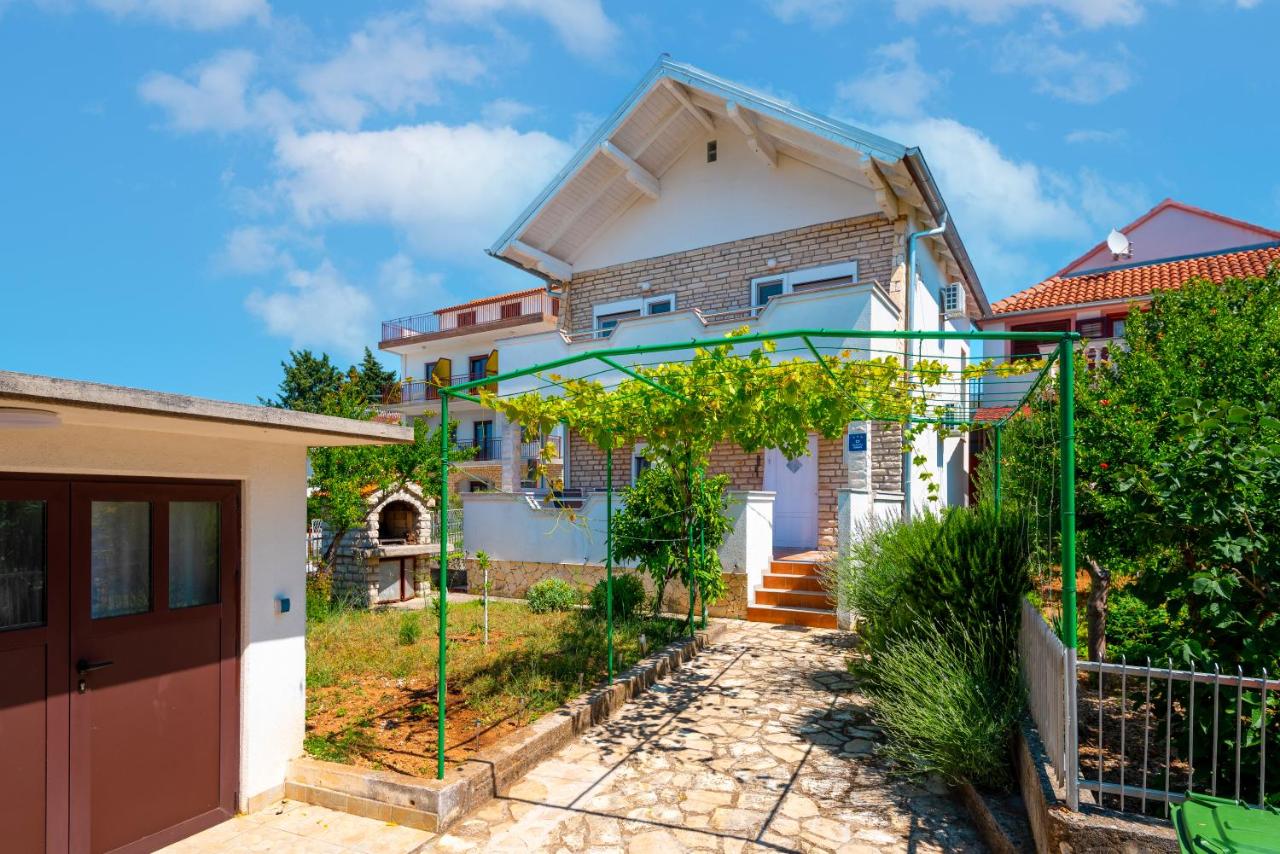 Blue Swan Residence - Central Pirovac - Beach - Netflix - B&B