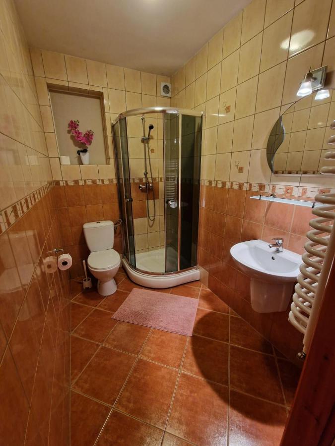 Dreibettzimmer mit Bad