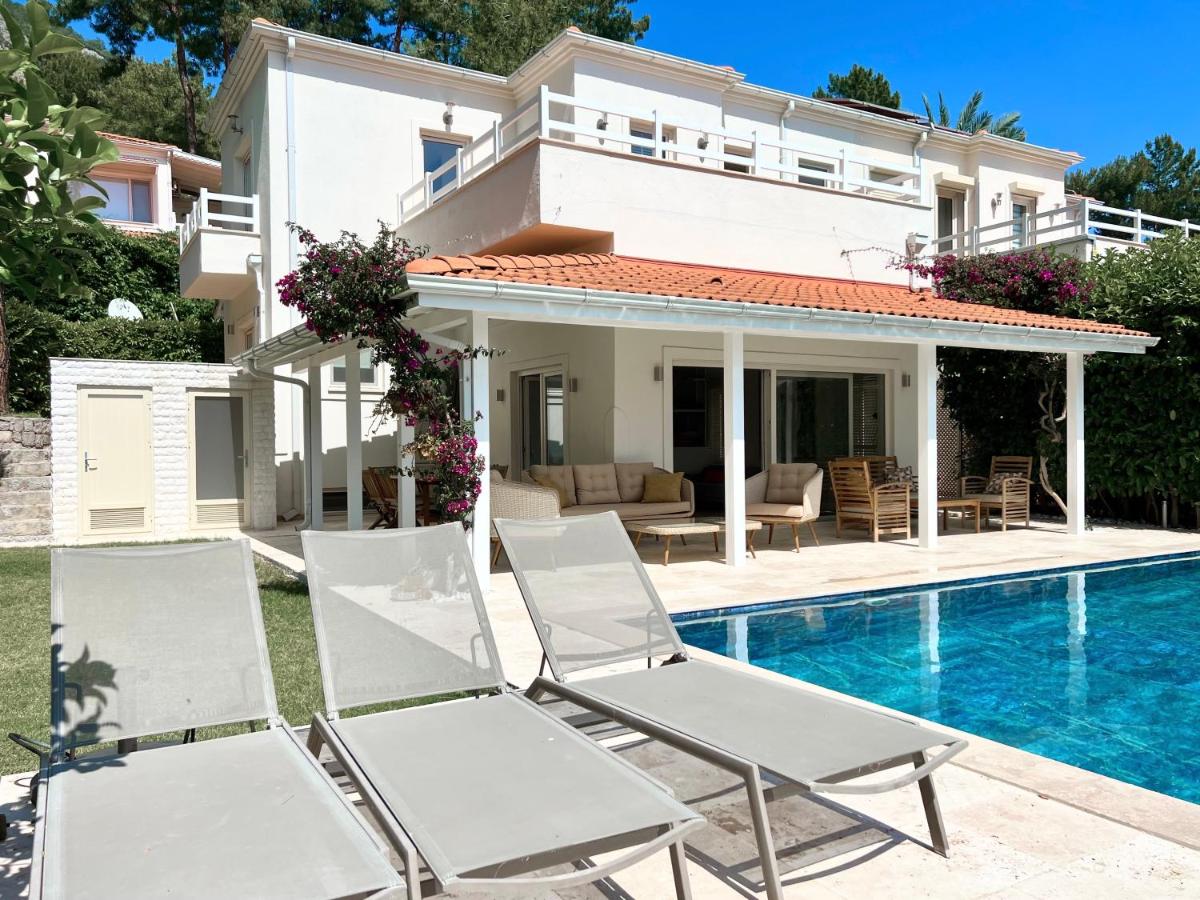 Villa Paradaise is Magnificent Villa with Sea view and infinity Pool - B&B Göcek