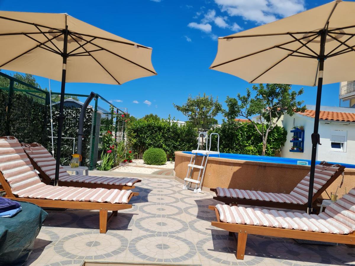 Apartmani Lana - B&B Brodarica