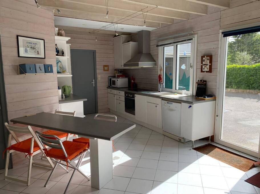 Maison en bois avec vue sur étang de Sandun - B&B Guérande