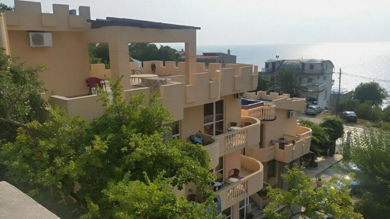 Violit Apartments&Restaurant - Chambres d’hôtes Sutomore