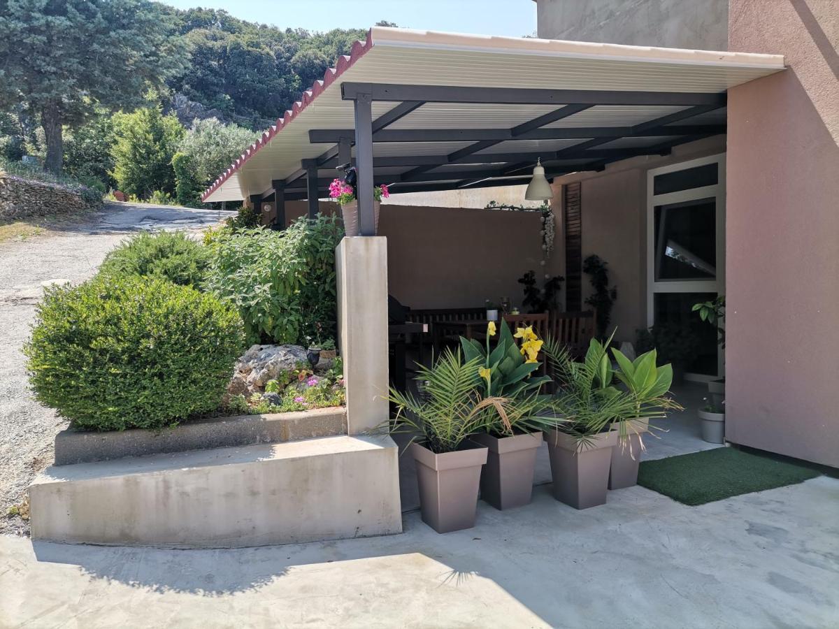 CAVE with free parking - B&B