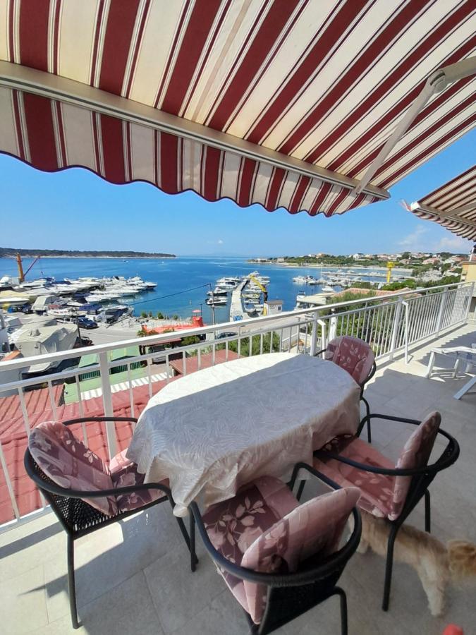 Appartement met 2 Slaapkamers, Balkon en Uitzicht op Zee