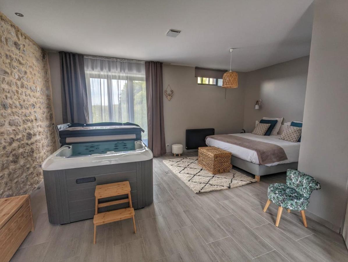 Suite with Hot Tub