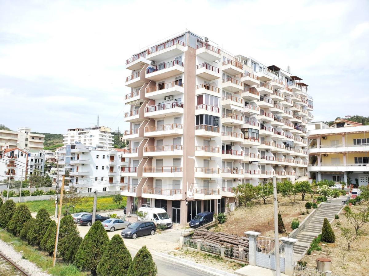 The Yellow Apartment in Durres - Ferienwohnung Durrës