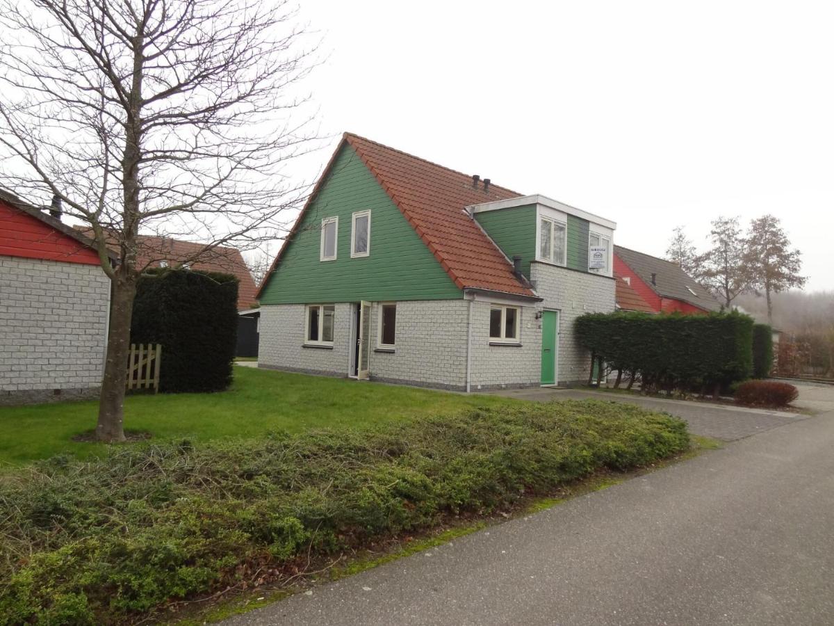 B&B Wemeldinge - Nice holiday home with WiFi, on a holiday park 200m from the beach - Bed and Breakfast Wemeldinge