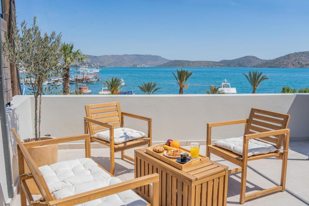 Elounda Helios Luxury Apartment with Rooftop Jacuzzi - B&B Eloúnda