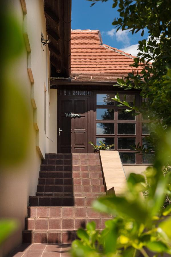Pannonhalma Panzió - B&B