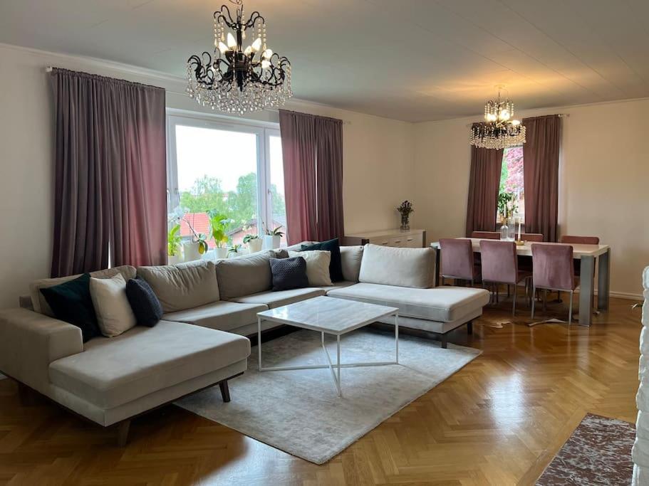 B&B Gothenburg - Grand villa with great location! - Bed and Breakfast Gothenburg