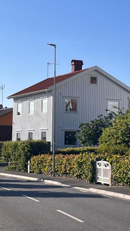 Ellös Holiday apartment - B&B