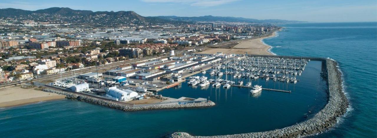 Precioso Dúplex con terraza a 5 minutos playa y 20 minutos de Barcelona - B&B