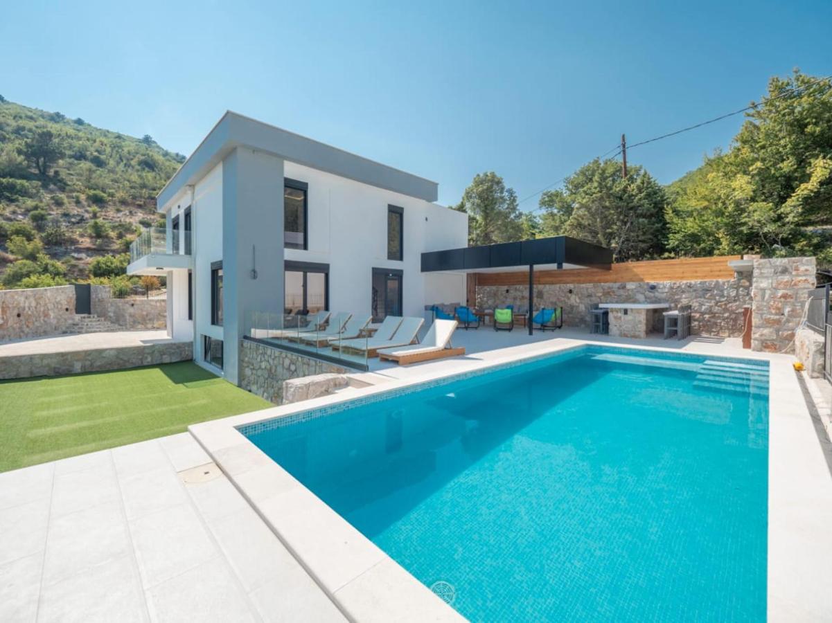 Seaview Villa with pool-Vanja - Bed and Breakfast