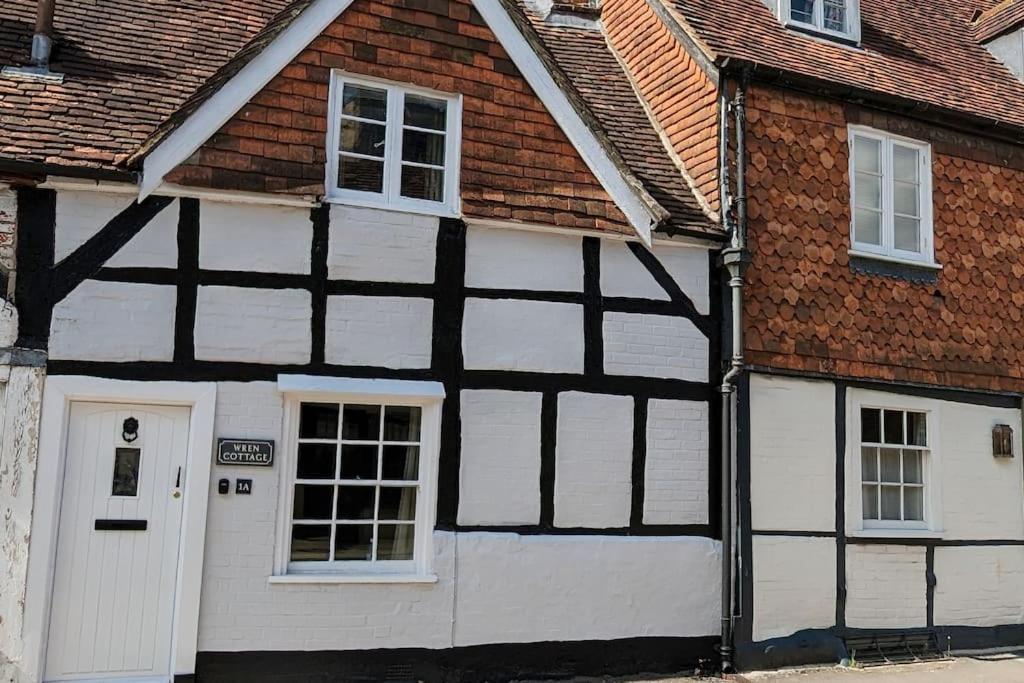 Cosy character cottage in central Marlborough UK - B&B